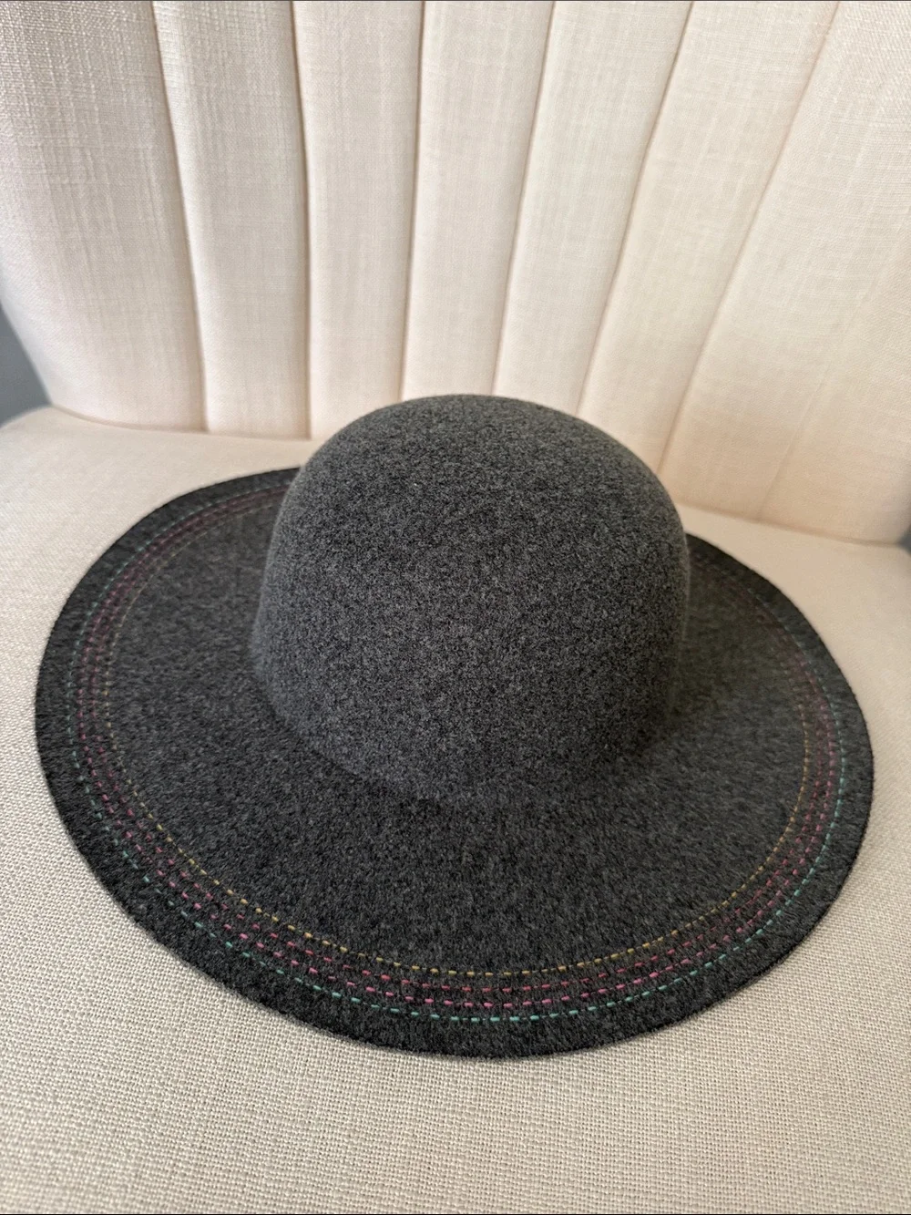 Toddler girl felted polyester dark GRAY wide brim hat rainbow stitching Target